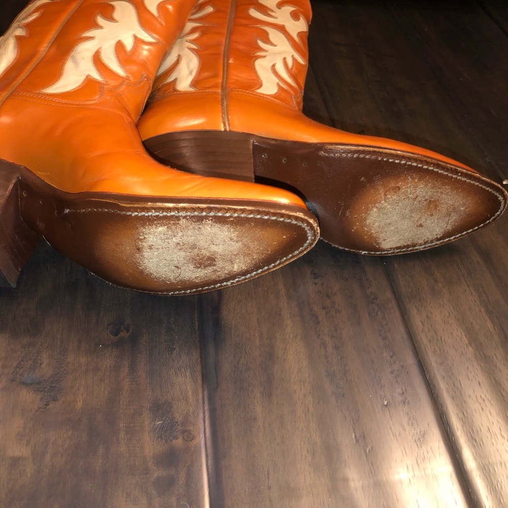 Justin leather cowboy boots UT Austin colors soft orange color worn twice